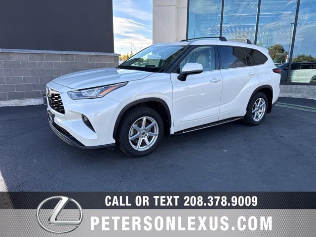 Used 2020 Toyota Highlander XLE AWD/4WD image 3