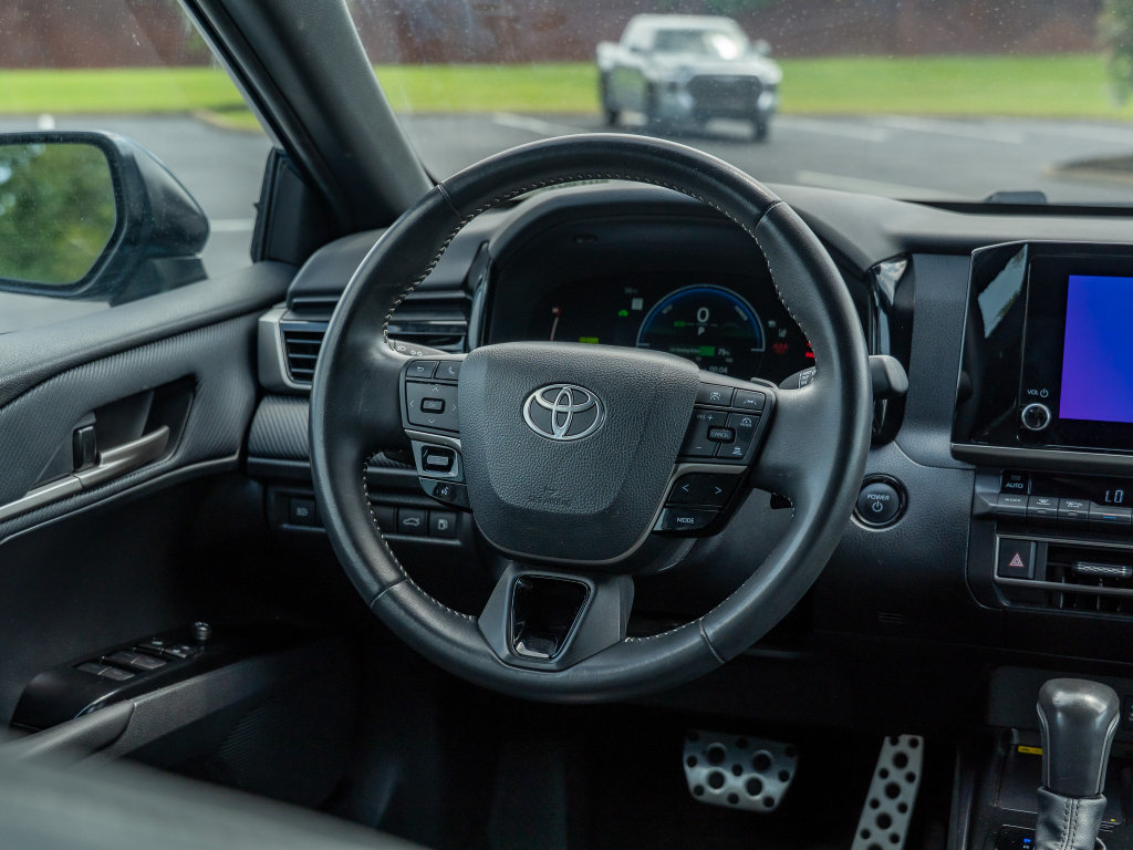 Used 2025 Toyota Camry SE FWD image 21