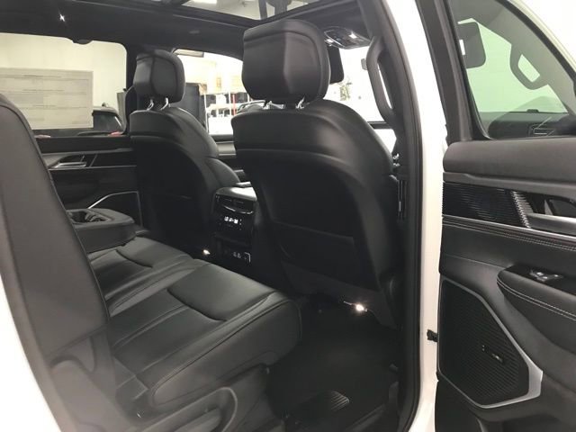 New 2025 Jeep Wagoneer 4WD w/ Convenience Group I image 38