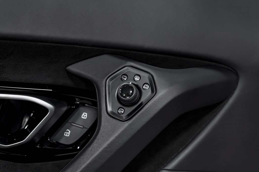 Used 2023 Lamborghini Huracan EVO RWD image 10