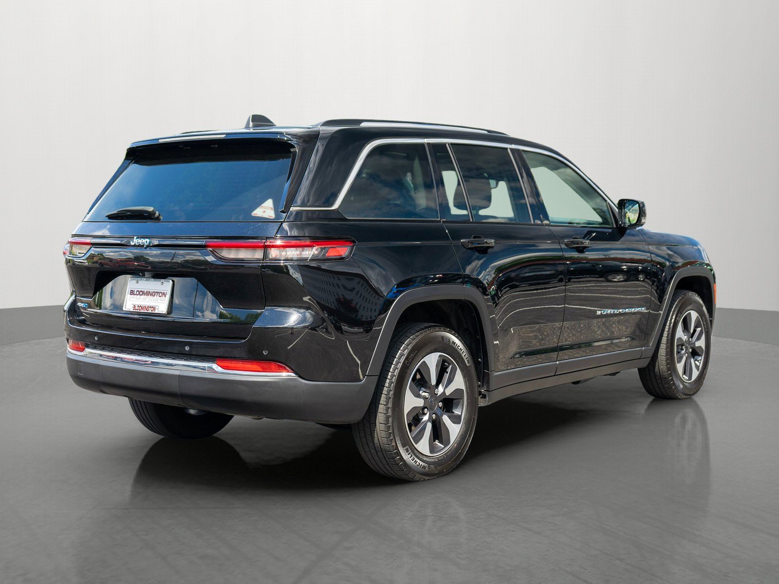 Used 2023 Jeep Grand Cherokee 4WD 4xe image 7