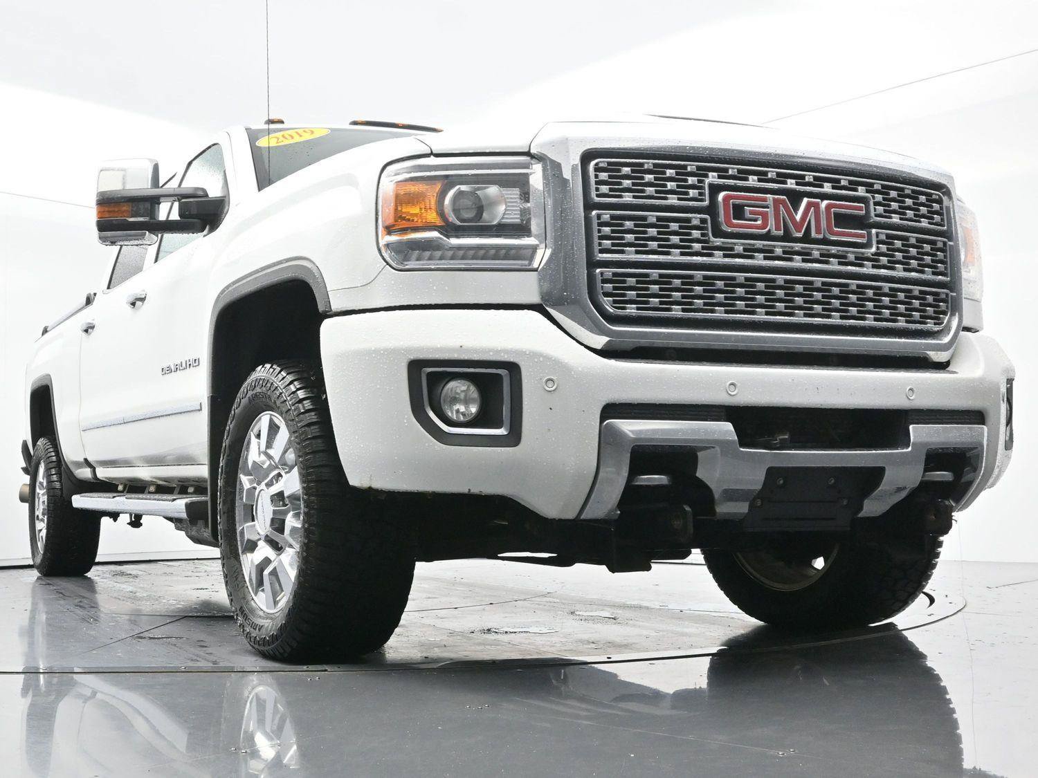 Used 2019 GMC Sierra 2500 Denali w/ Duramax Plus Package AWD/4WD image 44