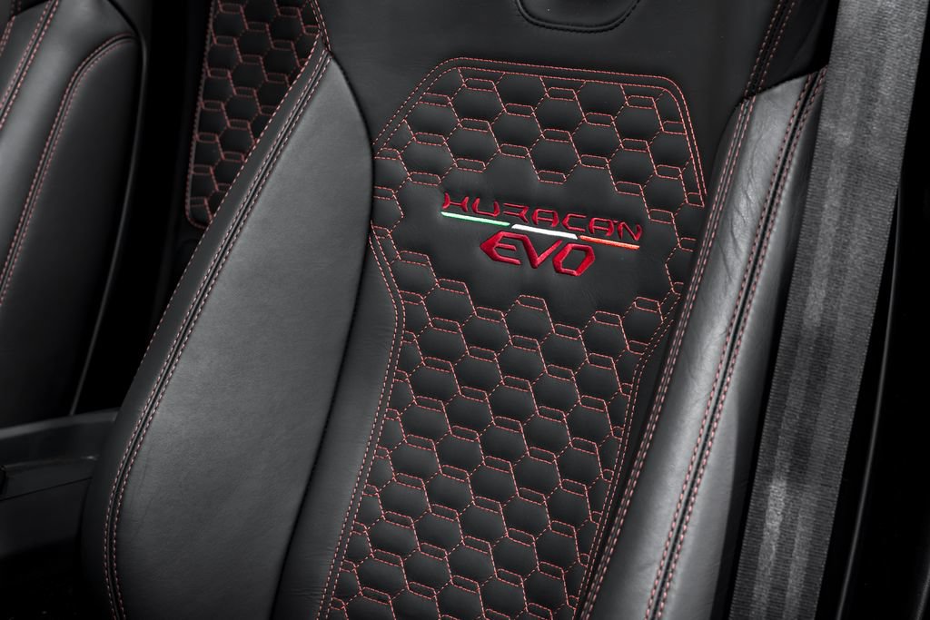 Used 2022 Lamborghini Huracan EVO RWD image 21