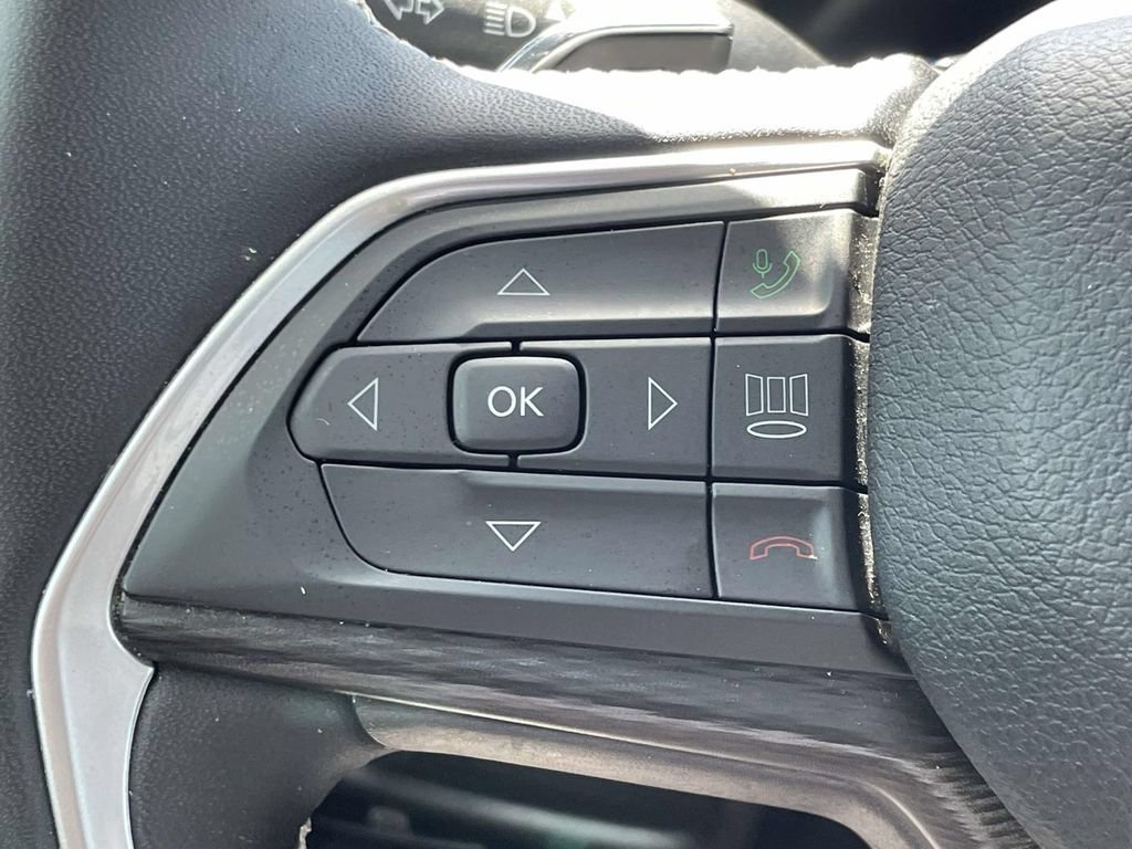 Used 2023 Jeep Grand Cherokee Altitude AWD/4WD image 21
