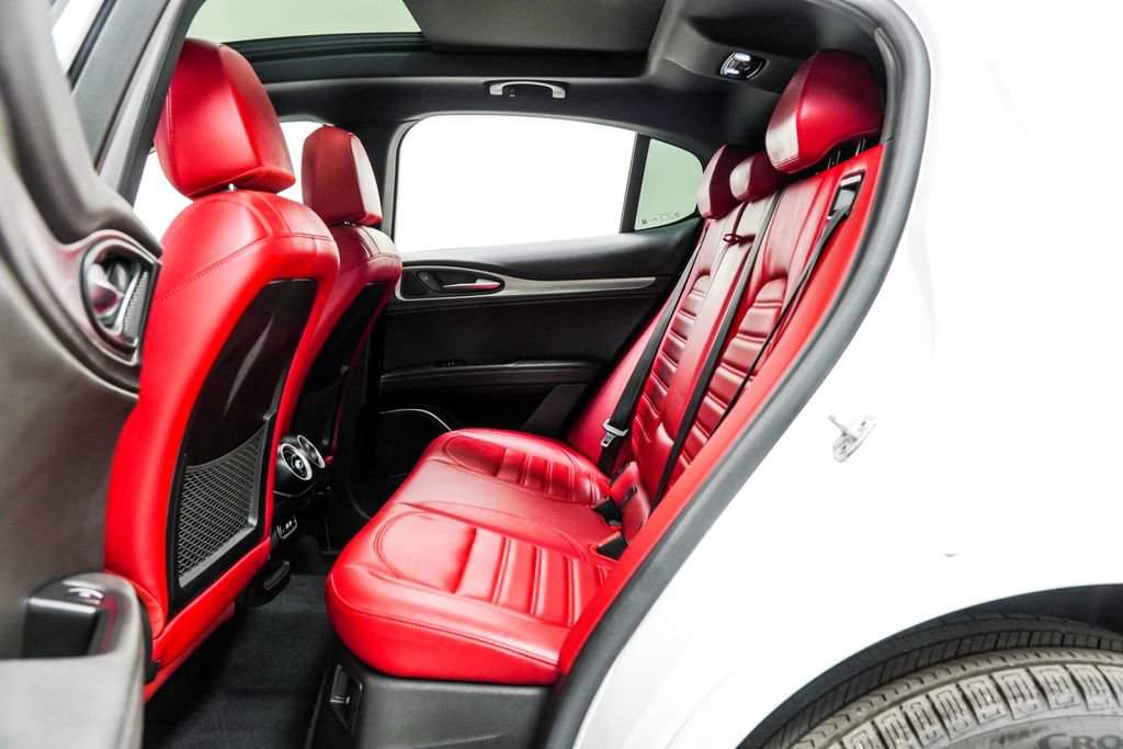 Used 2023 Alfa Romeo Stelvio Veloce image 17