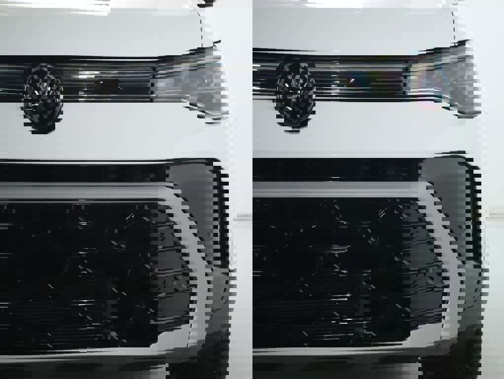 Certified 2025 Volkswagen Taos SEL image 7