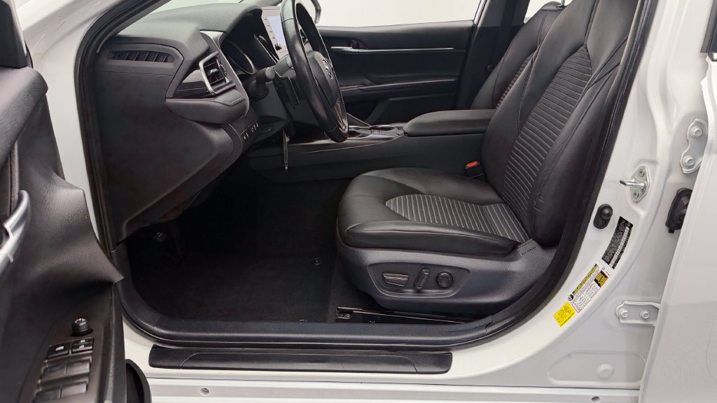 Certified 2024 Toyota Camry SE w/ Cold Weather Package FWD image 11