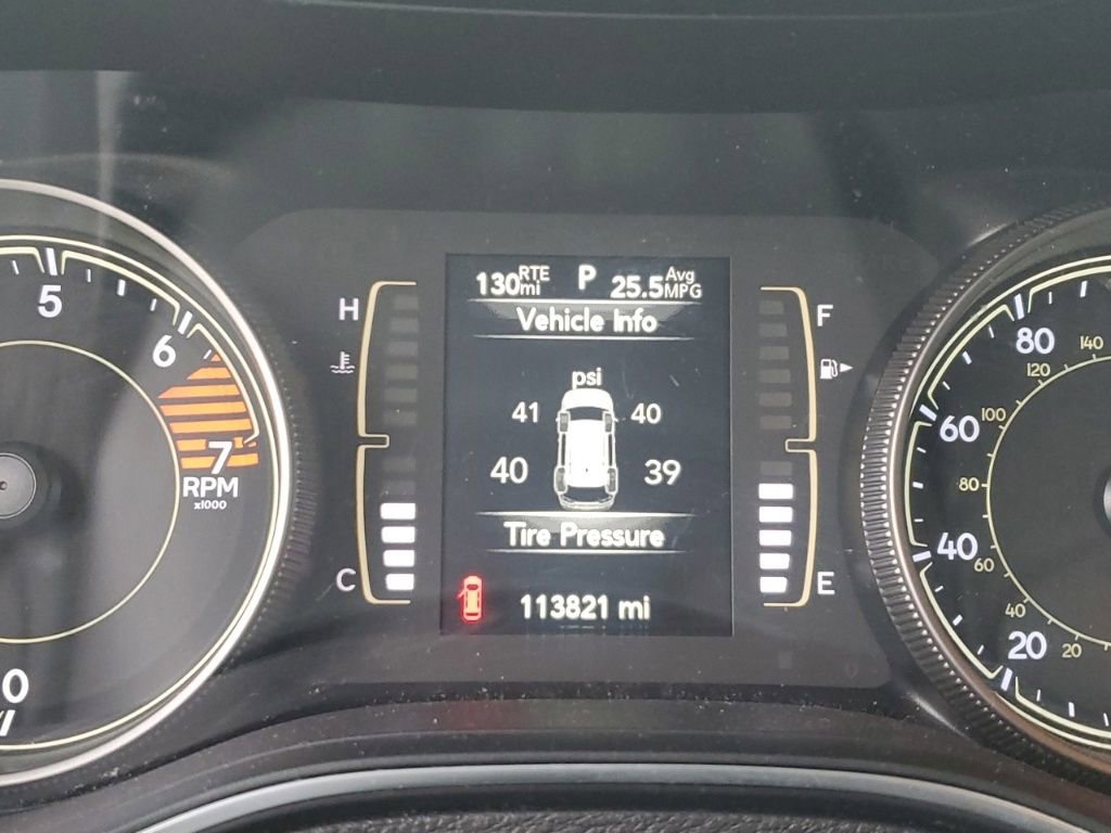 Used 2019 Jeep Cherokee Latitude Plus image 12