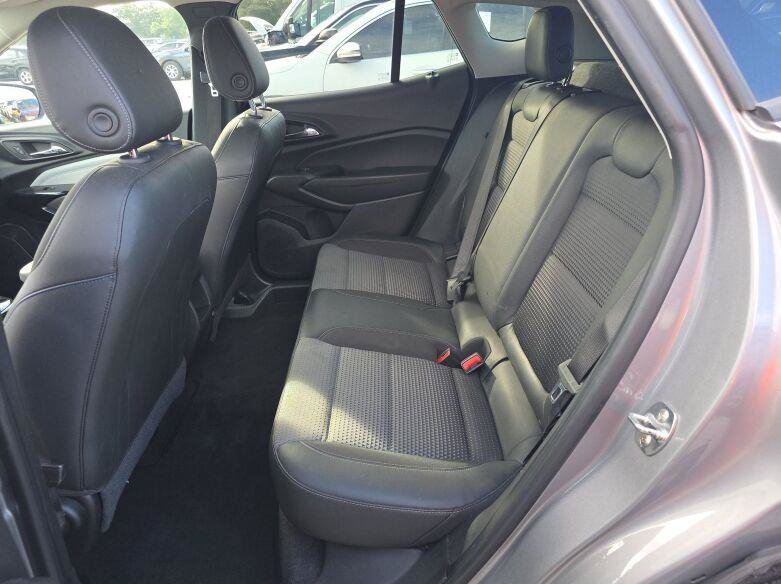 Used 2024 Chevrolet Trax LT FWD image 10