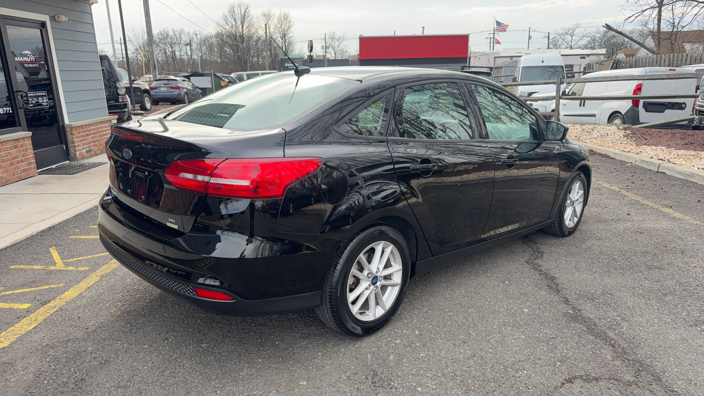 Used 2017 Ford Focus SE image 5
