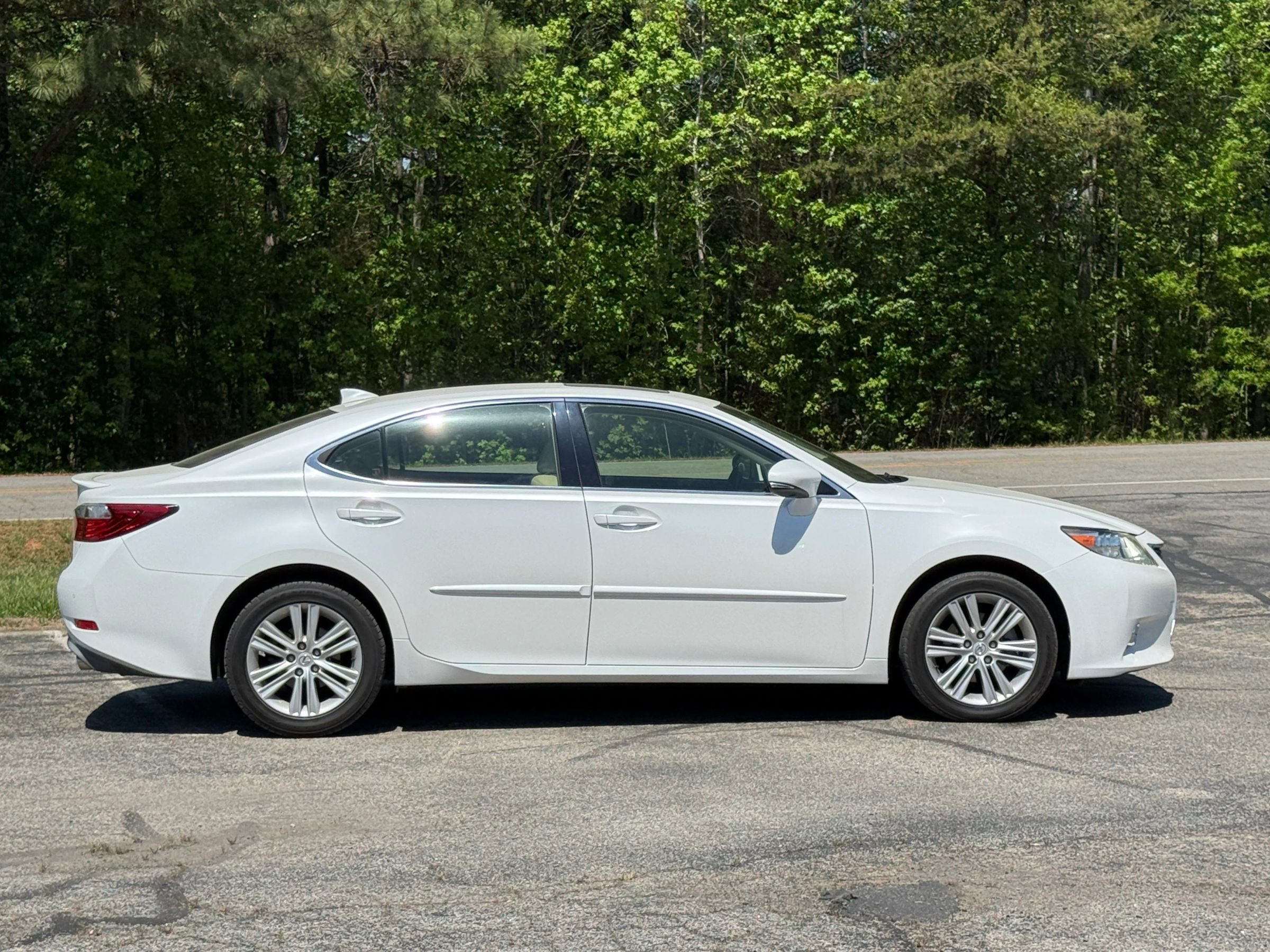 Used 2015 Lexus ES 350 w/ Premium Package FWD image 4