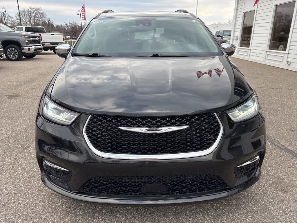 Used 2023 Chrysler Pacifica Limited image 2