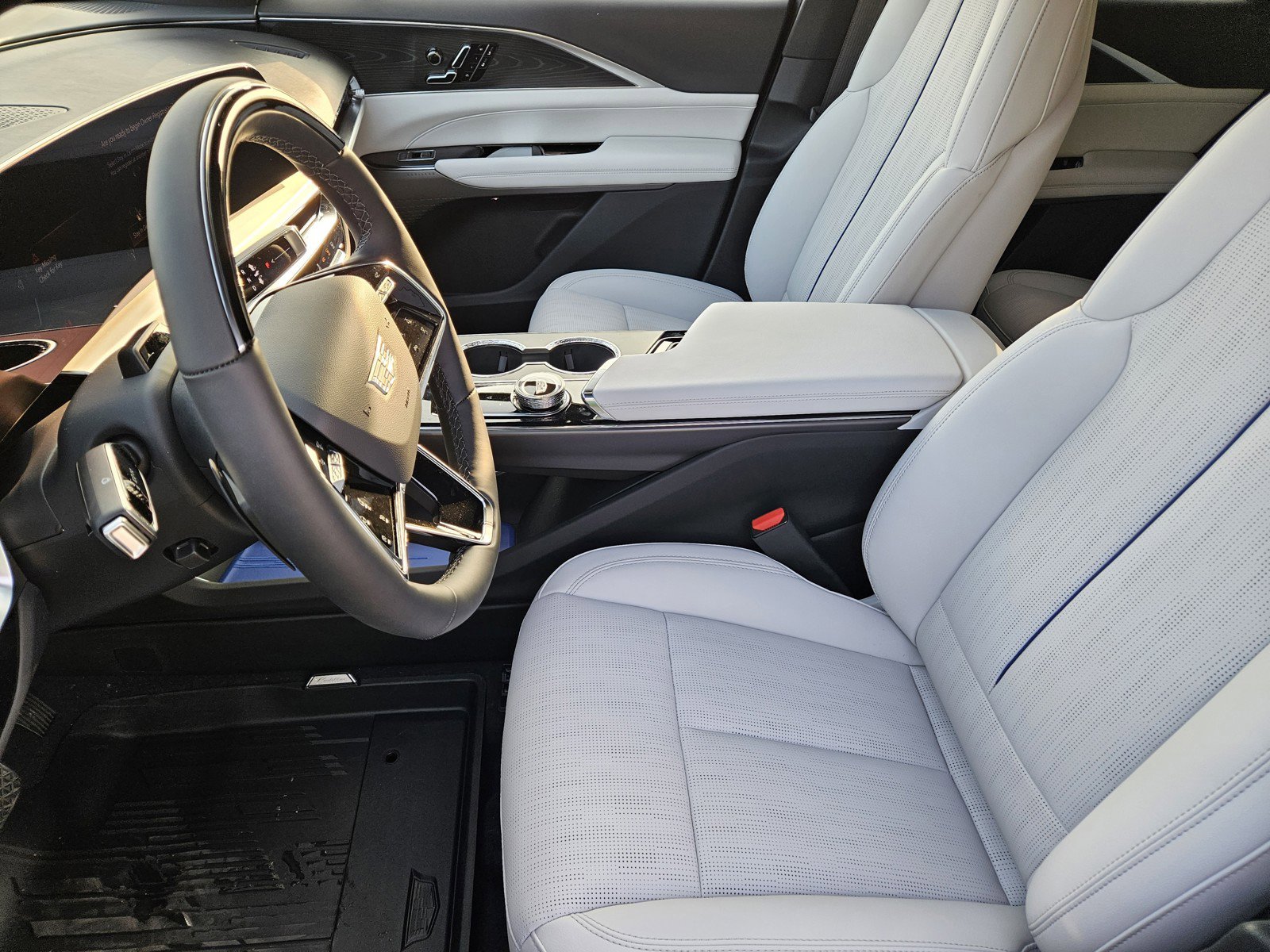 New 2026 Cadillac Lyriq Sport w/ LPO, Floor Liner Package image 9