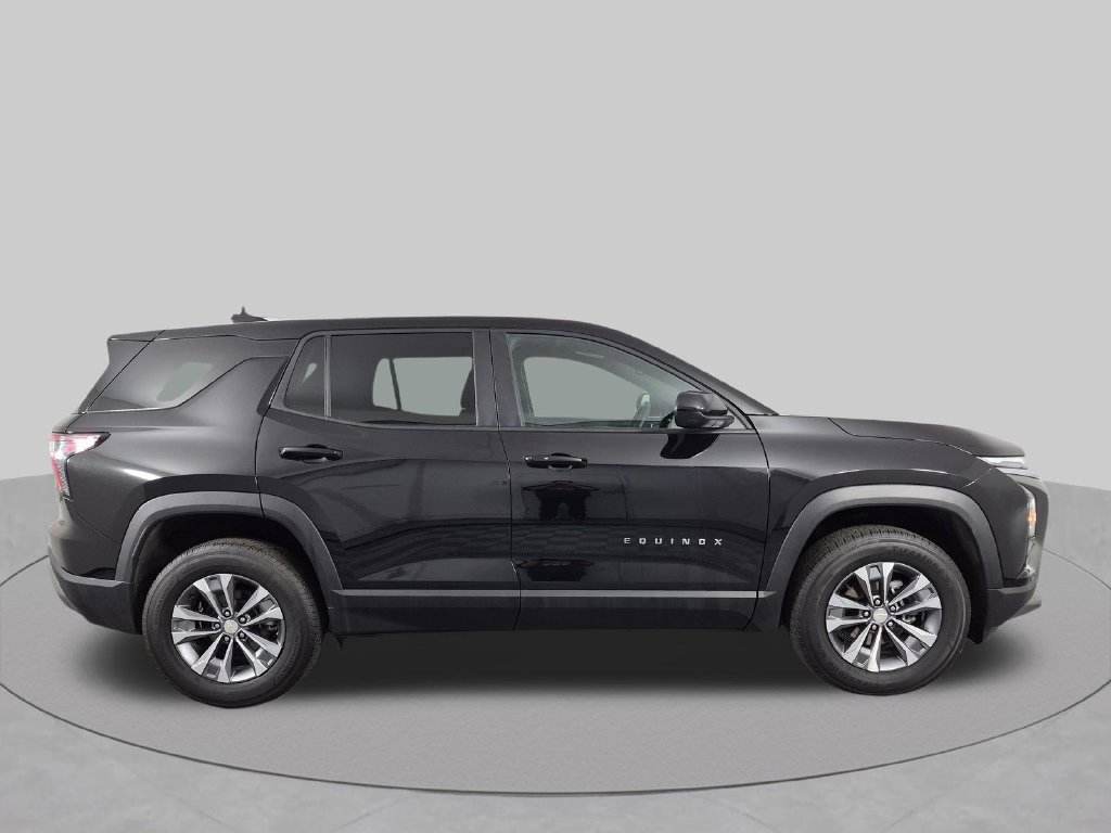 Used 2026 Chevrolet Equinox LT FWD image 3