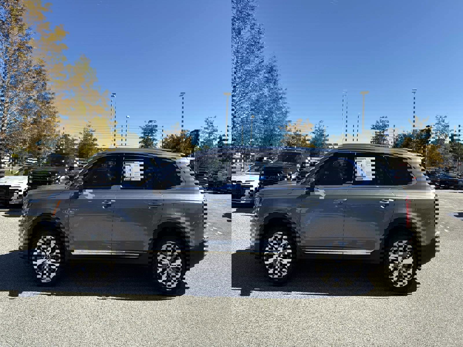 Used 2022 Kia Telluride EX w/ EX Premium Package image 5