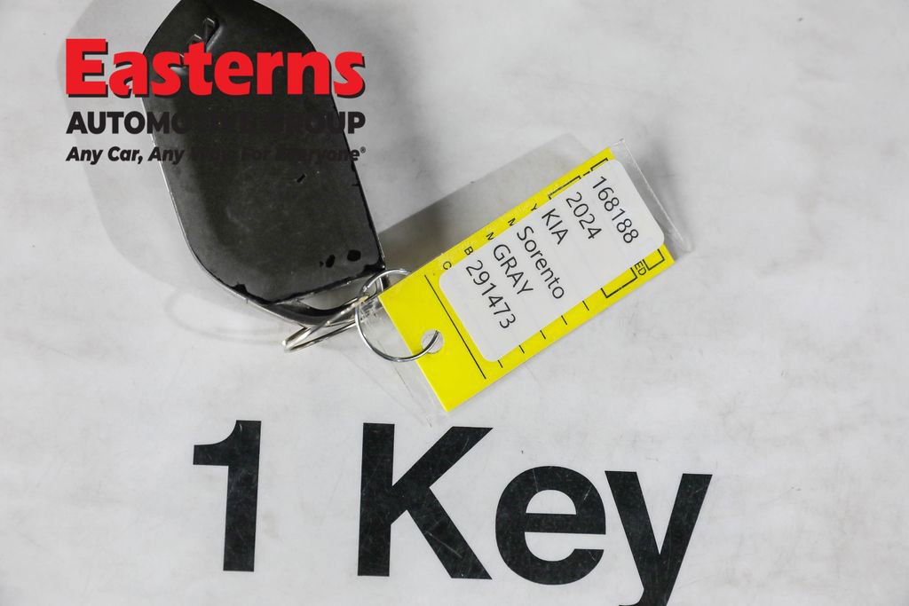 Used 2024 Kia Sorento S image 26