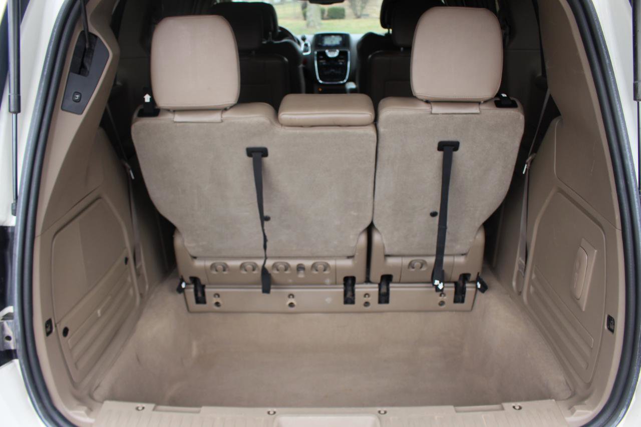 Used 2013 Chrysler Town & Country Limited w/ Trailer Tow Group FWD image 46