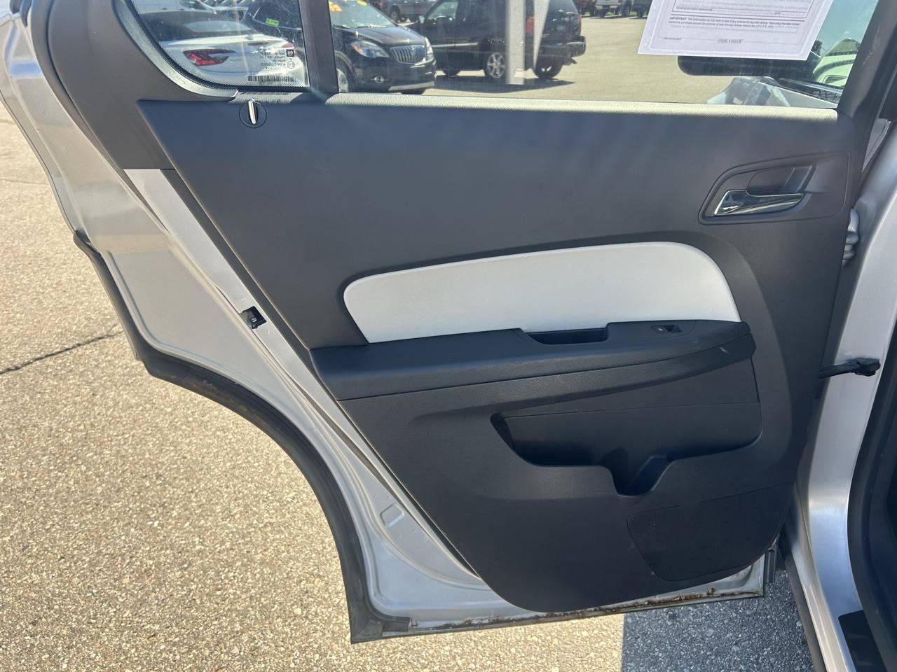 Used 2010 Chevrolet Equinox LT FWD image 15