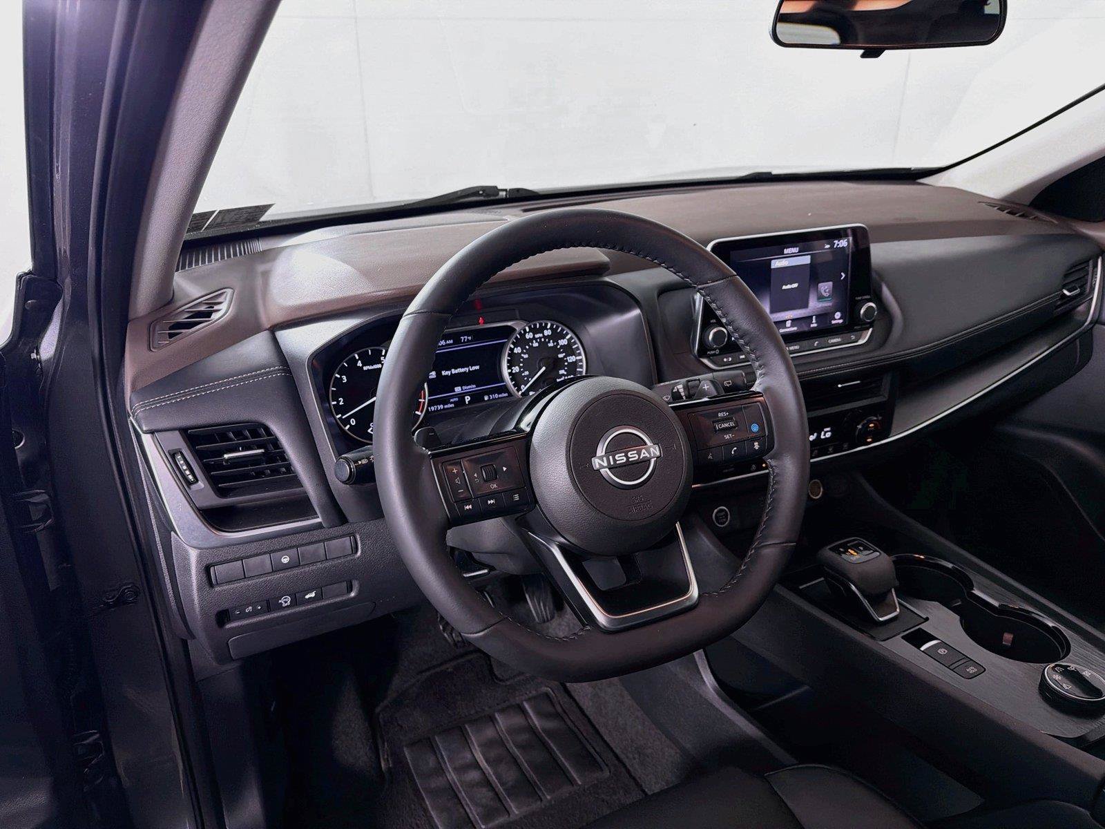 Used 2023 Nissan Rogue SV w/ SV Premium B Package AWD/4WD image 16