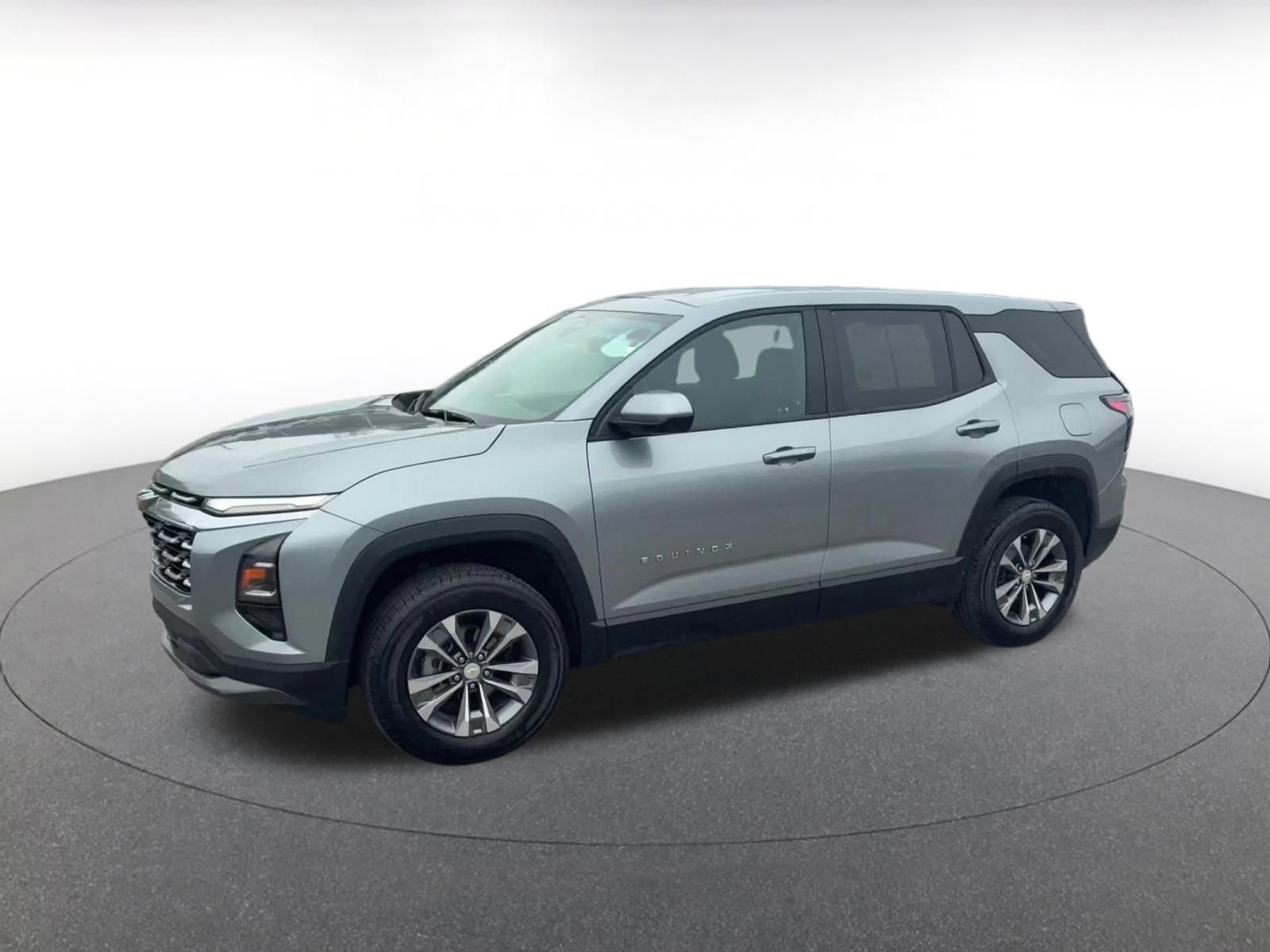 Used 2025 Chevrolet Equinox LT FWD image 8