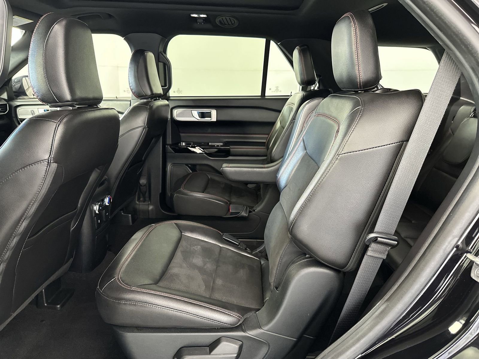 Used 2022 Ford Explorer ST-Line w/ Class IV Trailer Tow Package RWD image 23