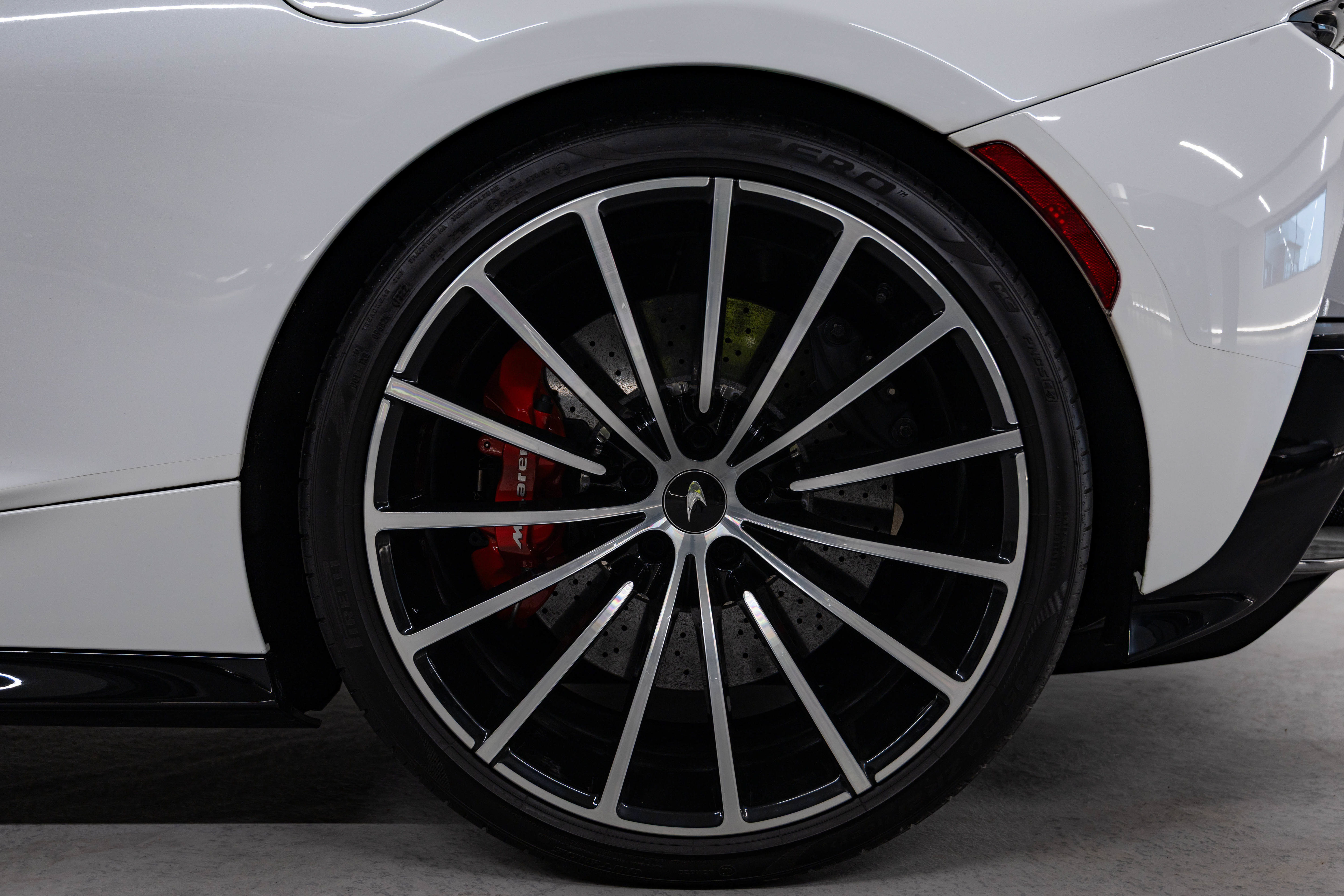 Used 2020 McLaren GT RWD image 5