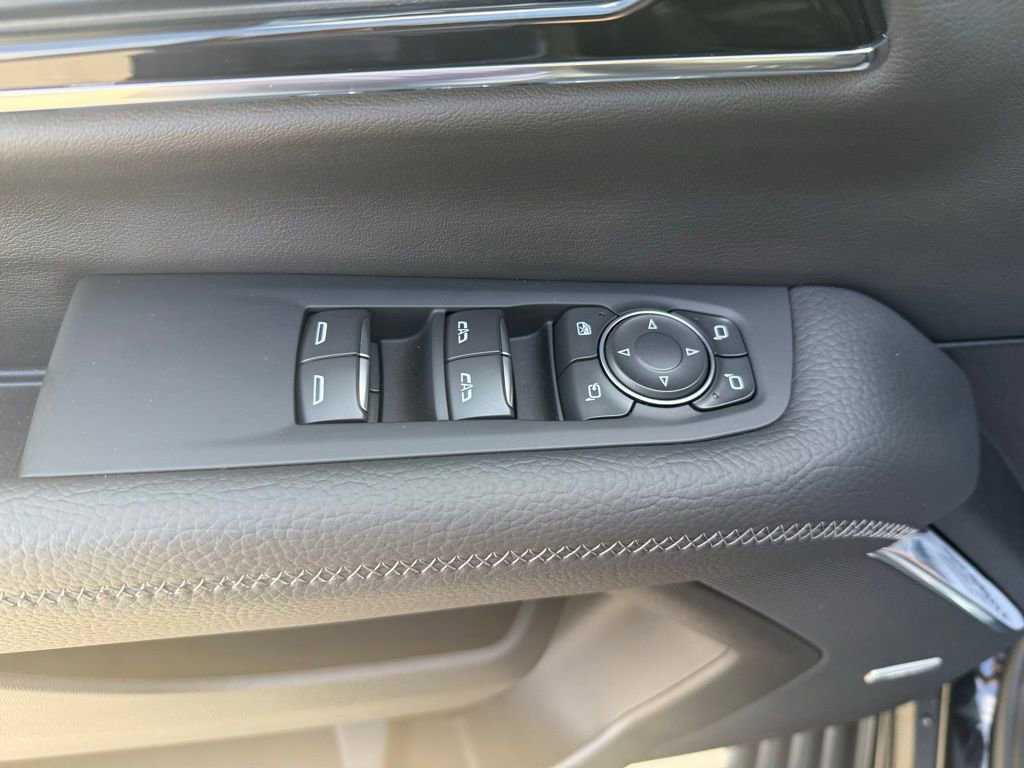 Used 2025 GMC Yukon XL Denali w/ Sun & Power Step Package image 33