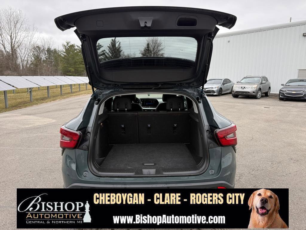 Used 2025 Chevrolet Trax LT image 28