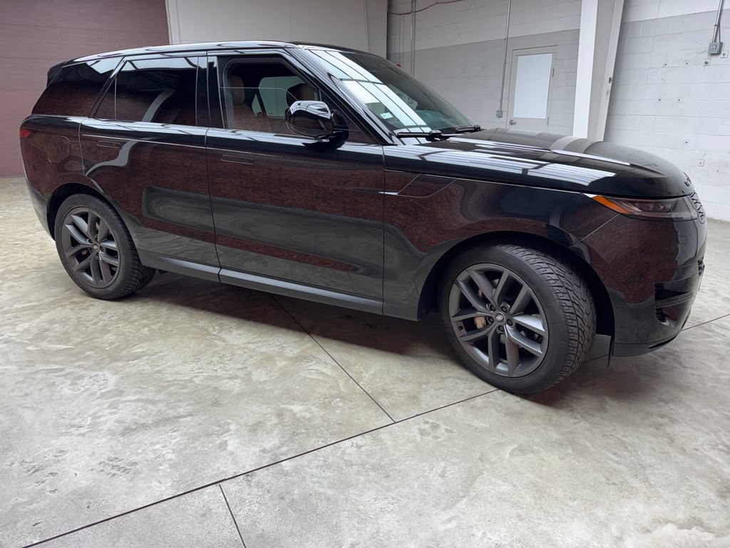 Used 2024 Land Rover Range Rover Sport SE AWD/4WD image 6