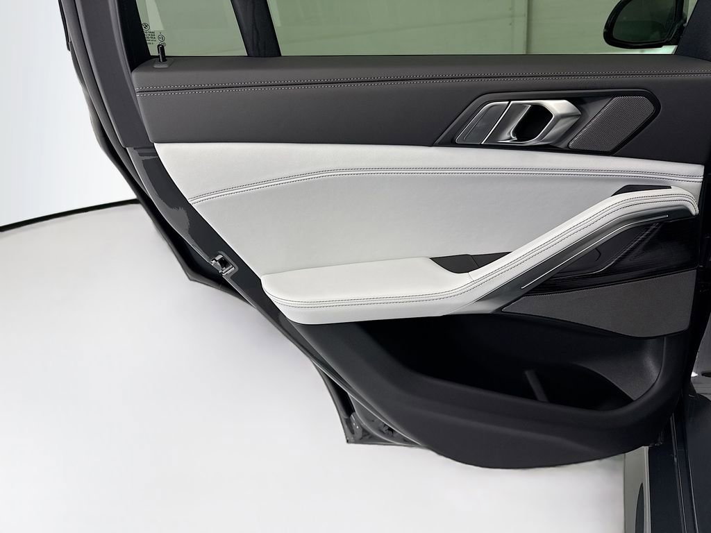 New 2026 BMW X6 xDrive40i image 25