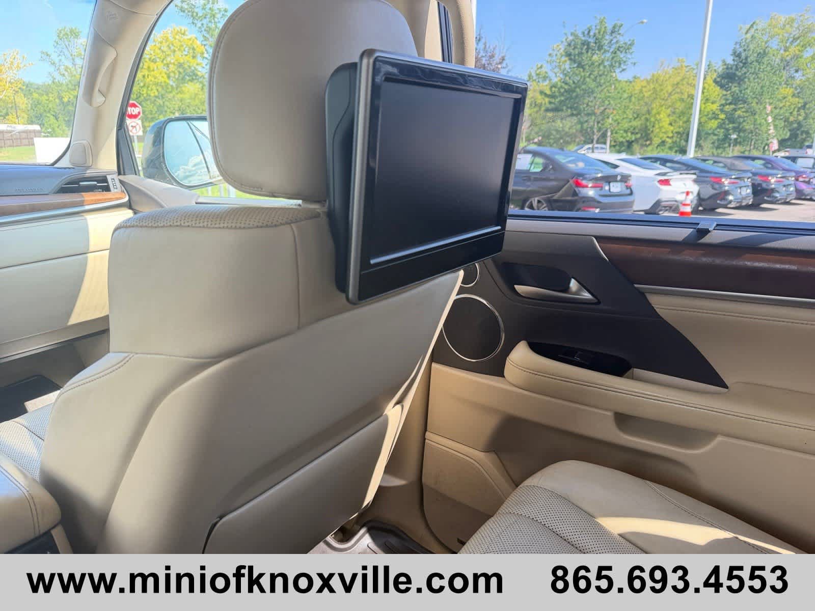 Used 2017 Lexus LX 570 4WD w/ Luxury Package image 23