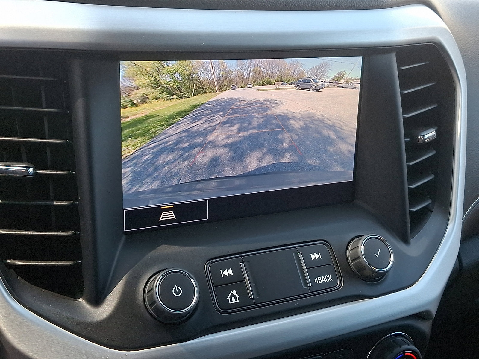 Used 2023 GMC Acadia SLE w/ Driver Convenience Package image 18