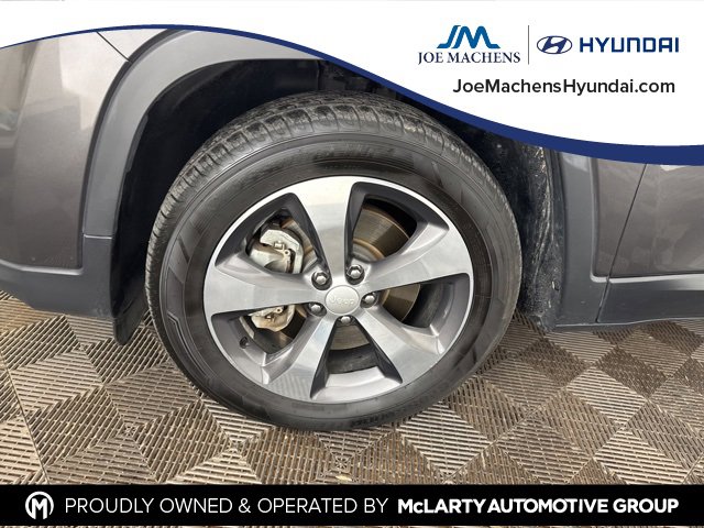 Used 2019 Jeep Cherokee Limited image 28