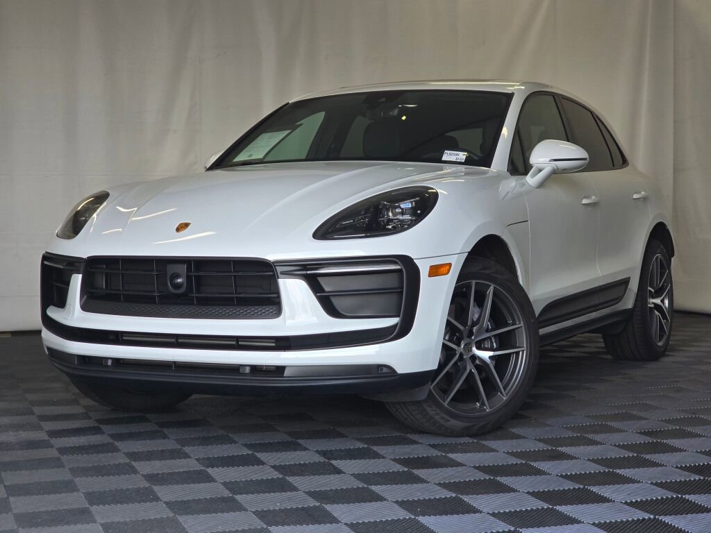 Certified 2025 Porsche Macan image 1
