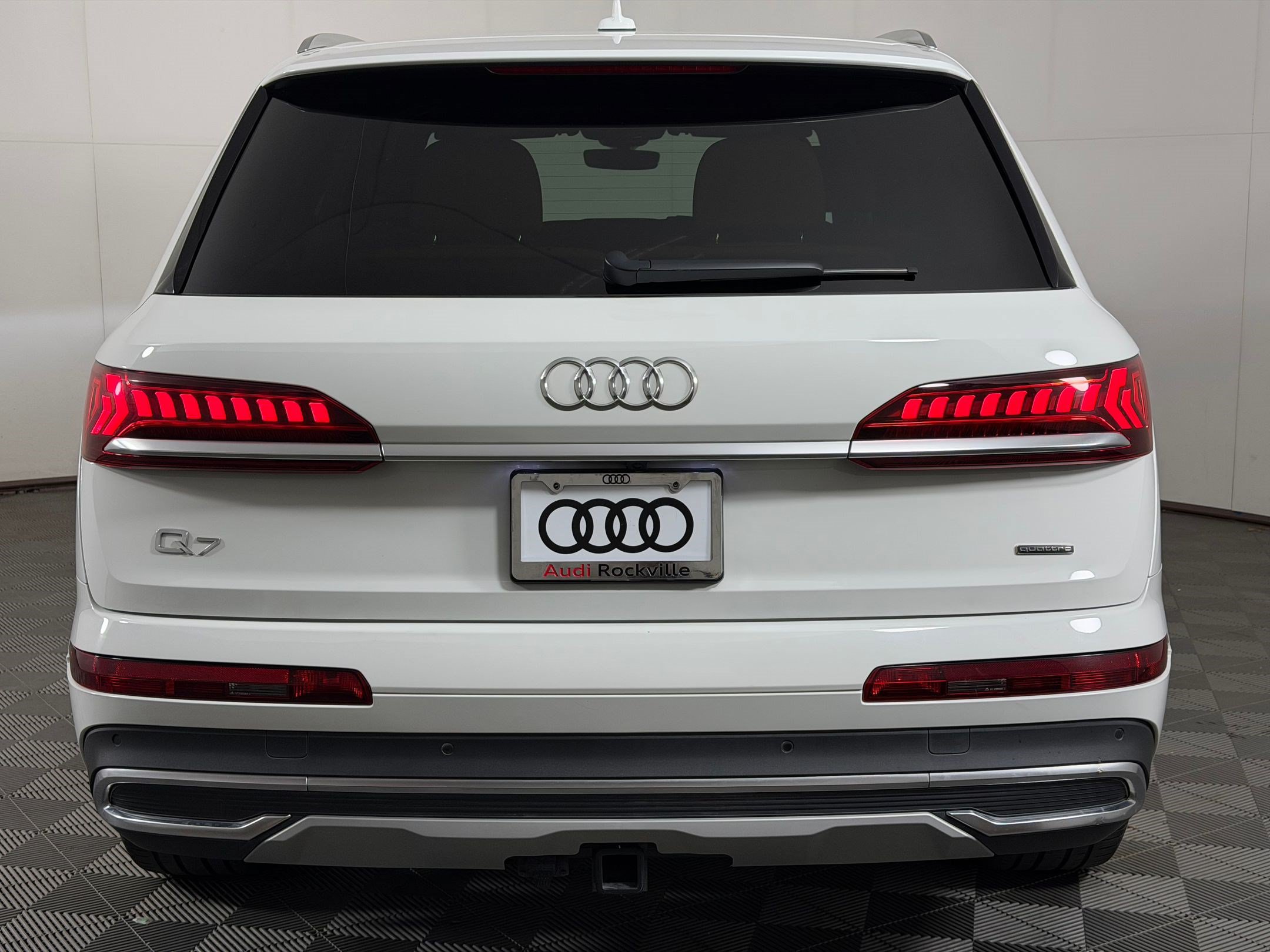 Certified 2023 Audi Q7 2.0T Premium w/ Towing Package AWD/4WD image 10