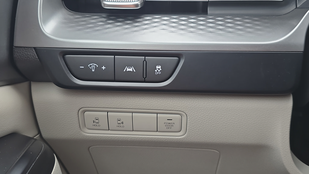 Used 2024 Kia Carnival LX FWD image 19