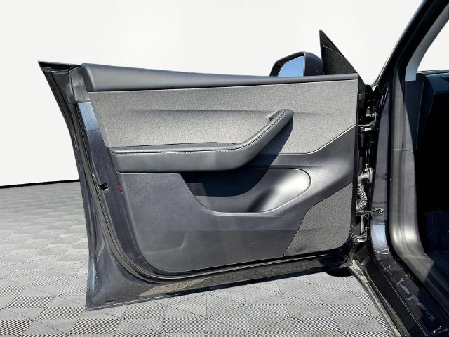 Used 2026 Tesla Model Y 2WD image 21
