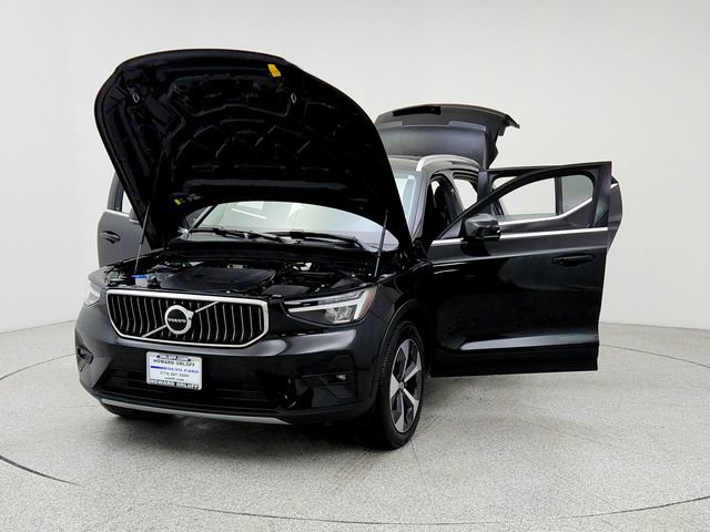 Certified 2023 Volvo XC40 B5 Plus w/ Protection Package Premier image 9