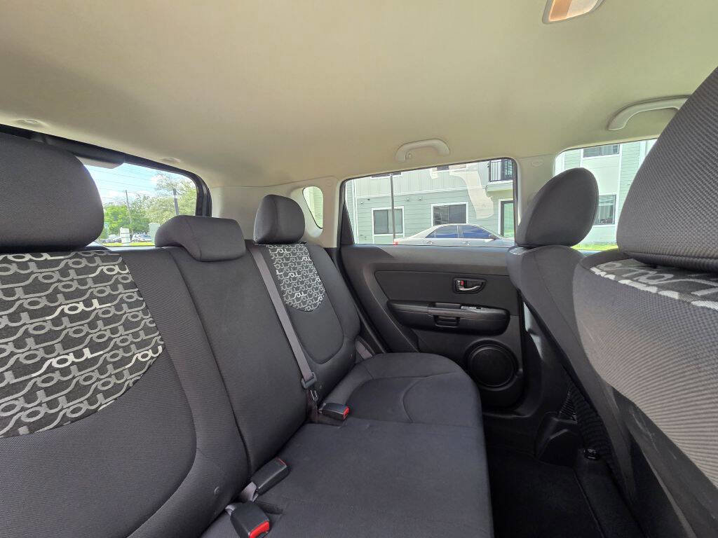 Used 2011 Kia Soul + w/ Audio Pkg FWD image 39