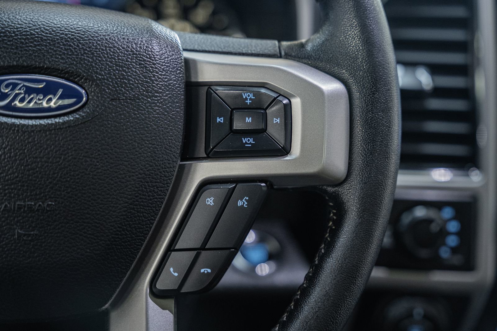 Used 2020 Ford F150 Lariat w/ Equipment Group 502A Luxury AWD/4WD image 40
