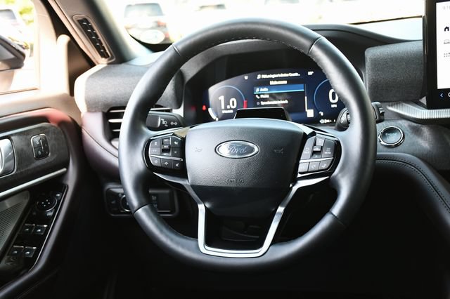 Used 2025 Ford Explorer Platinum w/ Ultimate Package AWD/4WD image 21