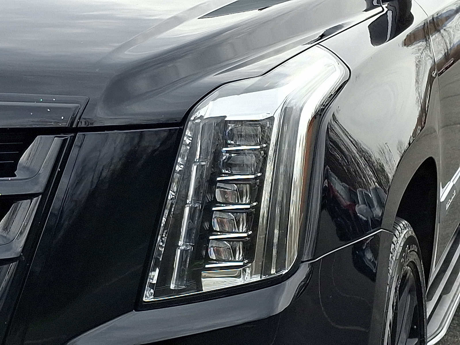 Used 2019 Cadillac Escalade Luxury image 9