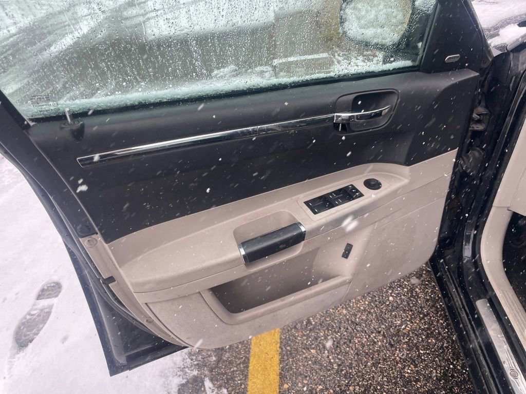 Used 2007 Chrysler 300 C w/ SRT Design Group image 11