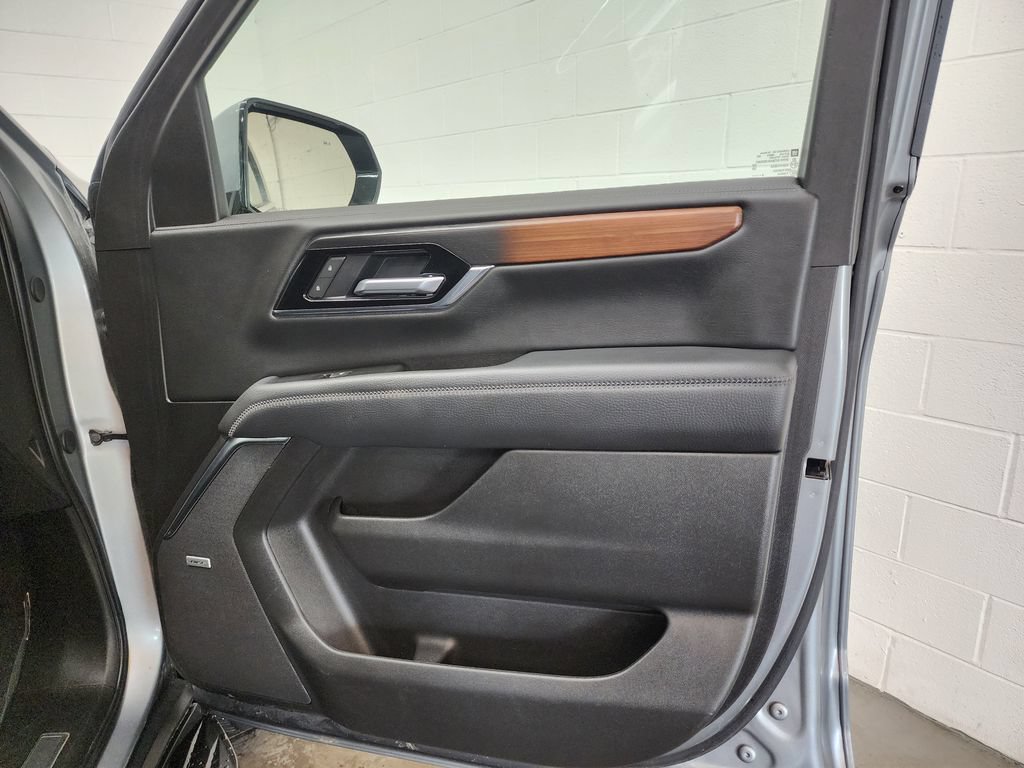 Used 2025 GMC Yukon Denali AWD/4WD image 34