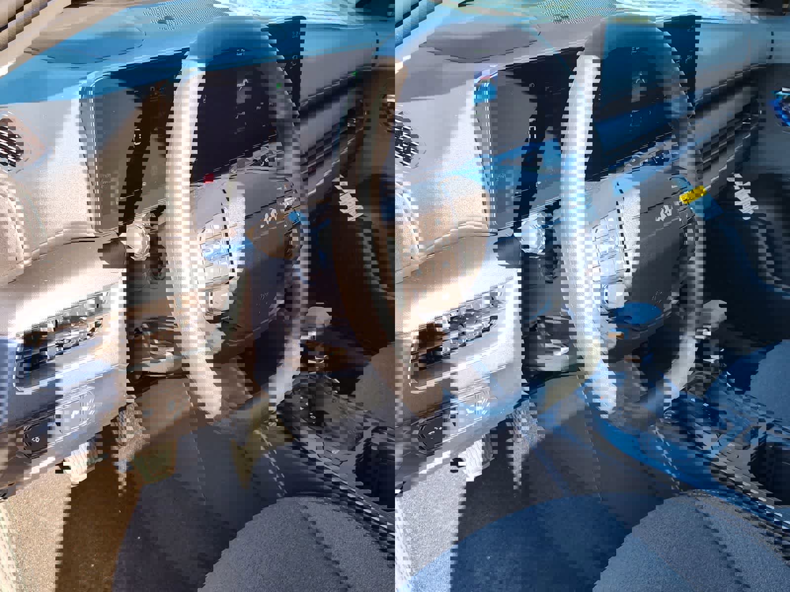 Certified 2025 Kia K4 LXS image 2