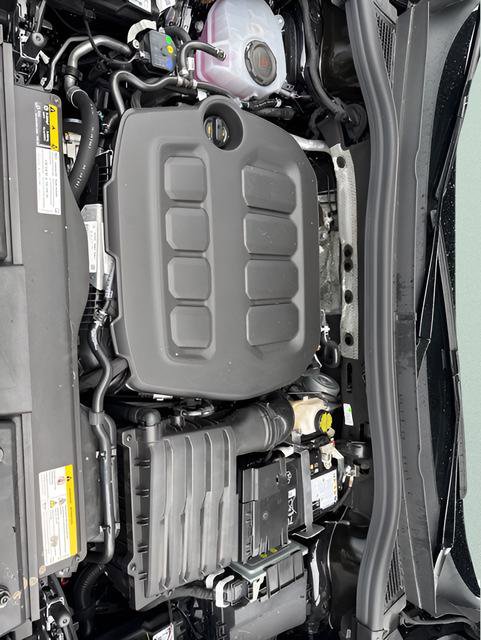 New 2025 Volkswagen Tiguan SE image 26