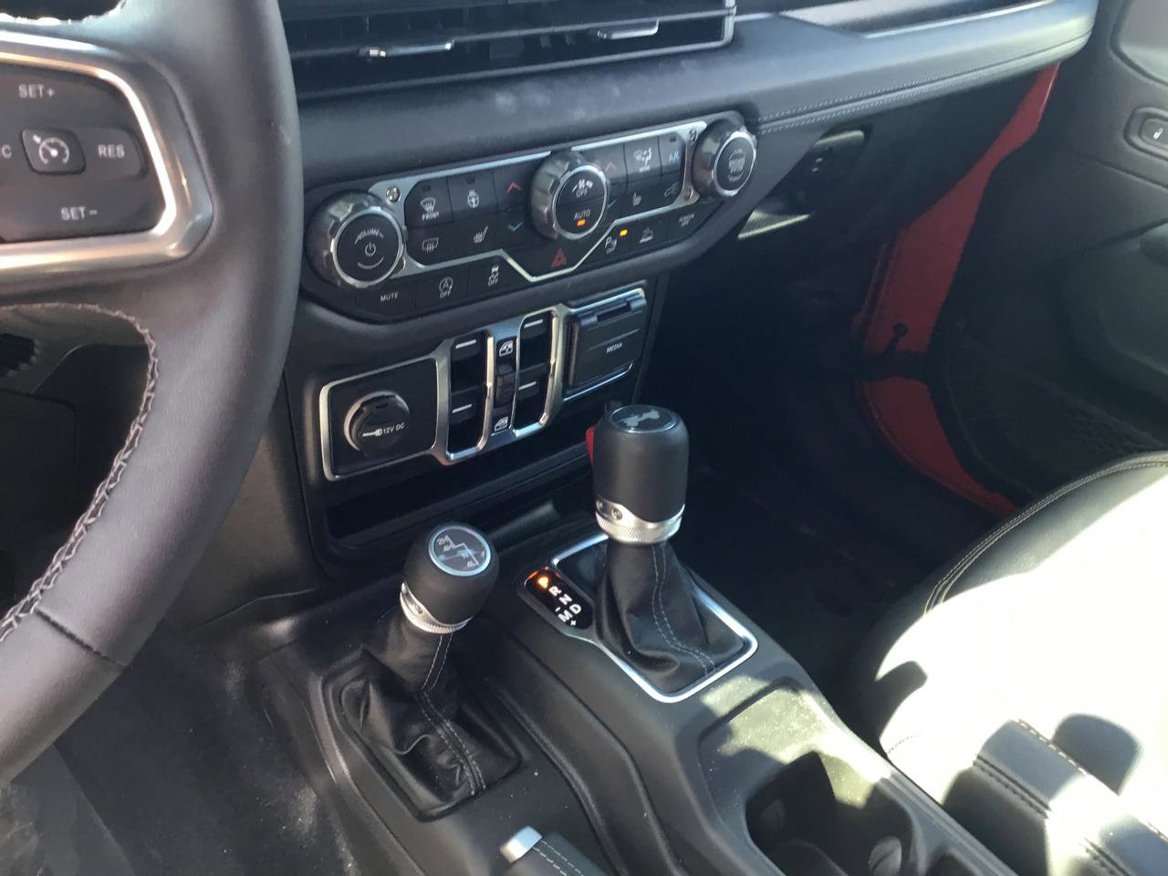 Used 2025 Jeep Wrangler Unlimited Sahara AWD/4WD image 20