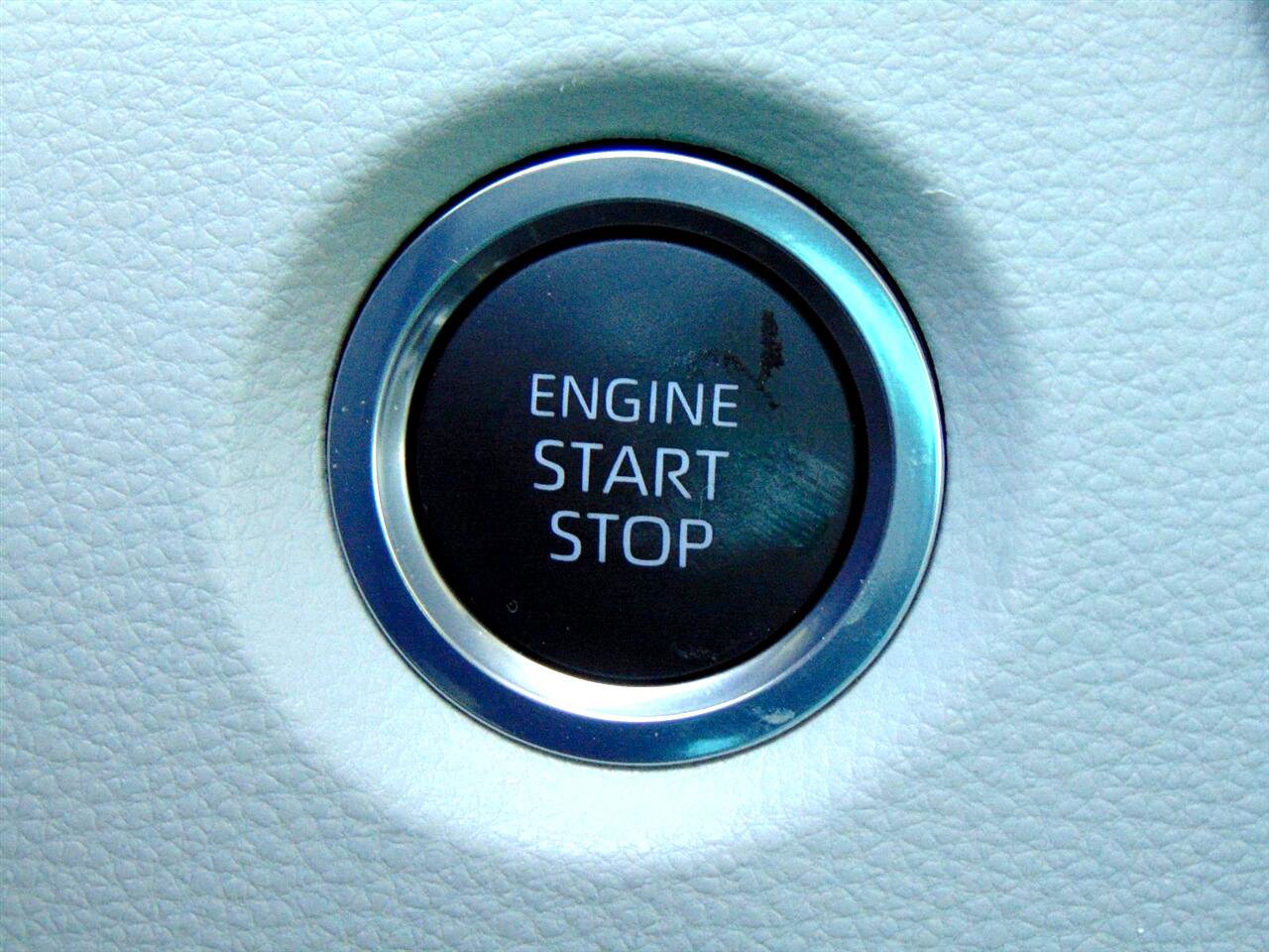 Used 2025 Toyota Corolla LE image 27