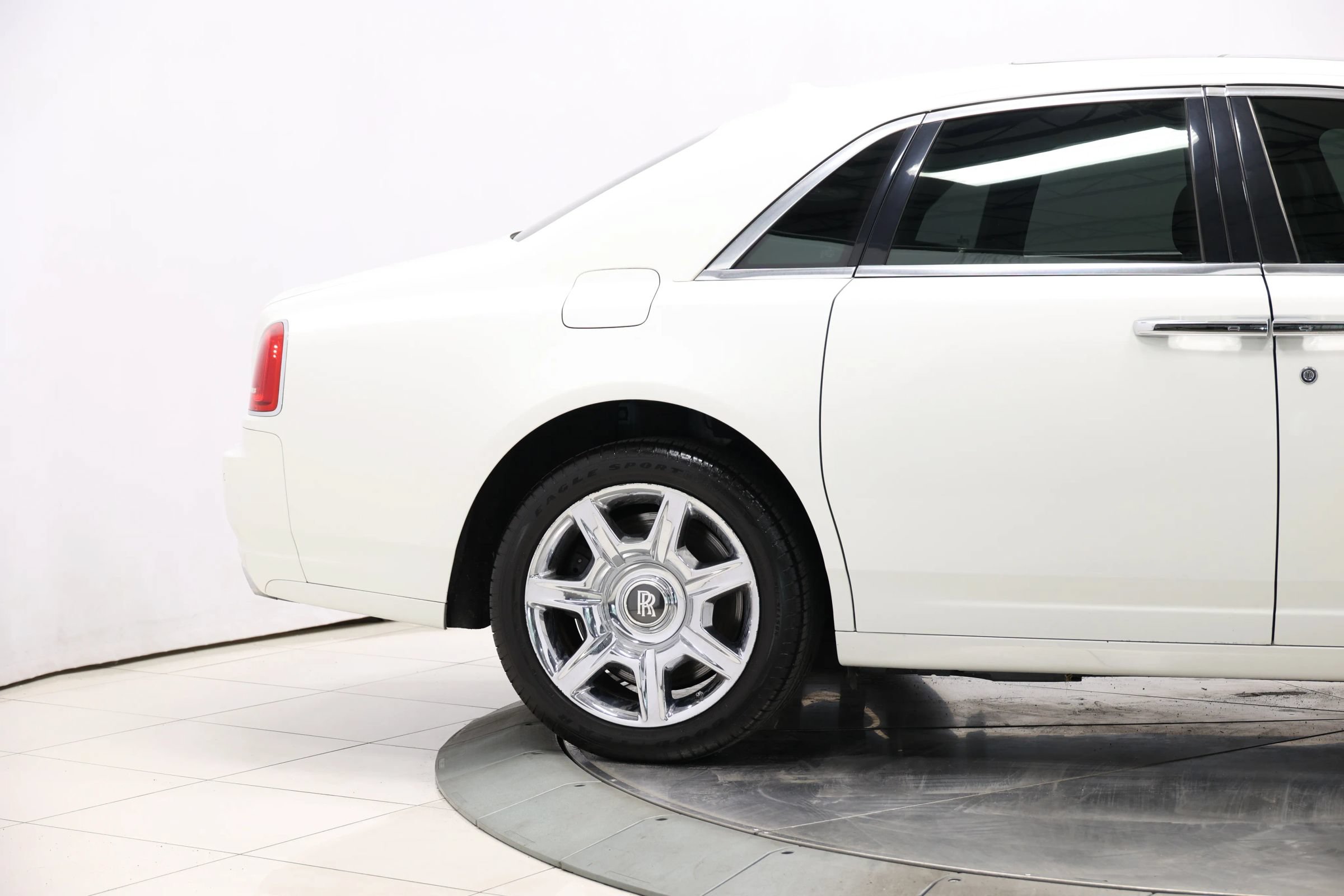 Used 2013 Rolls-Royce Ghost RWD image 90