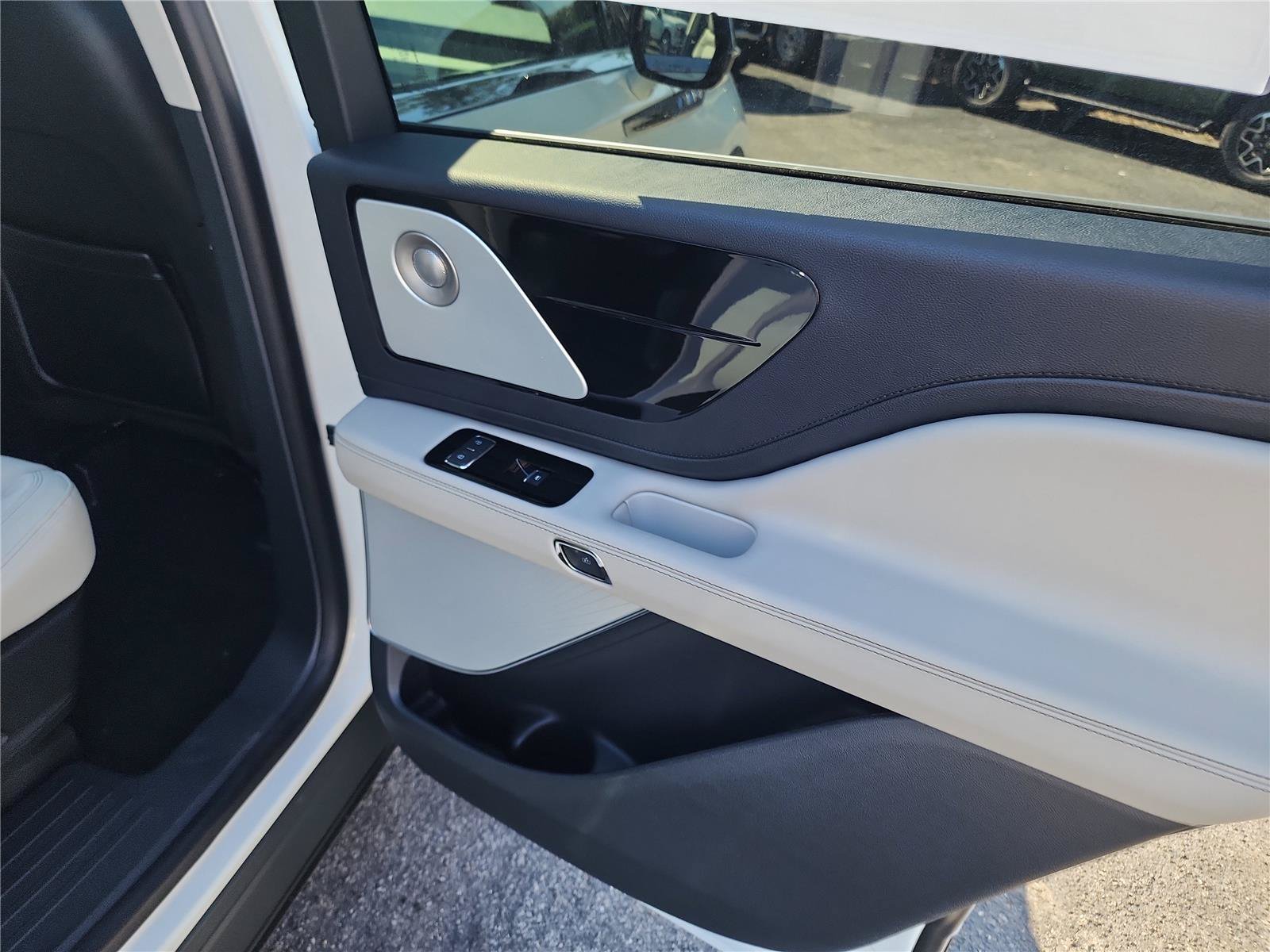 New 2026 Lincoln Aviator Reserve w/ Luxury Package RWD image 21